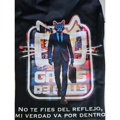 Camiseta Unisex “No te fíes del reflejo” – Edición Gatos de Calle Camiseta Unisex “No te fíes del reflejo” – Edición Gatos de Calle