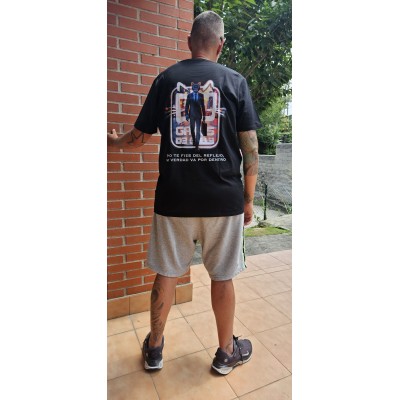 Camiseta Unisex “No te fíes del reflejo” – Edición Gatos de Calle Camiseta Unisex “No te fíes del reflejo” – Edición Gatos de Calle